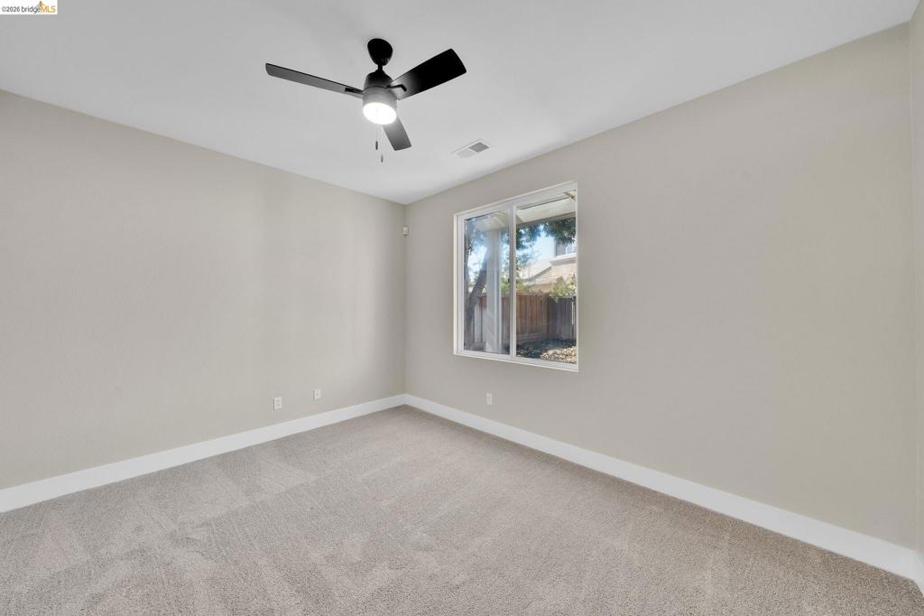 1060 Berkshire Ct Property Photo 23