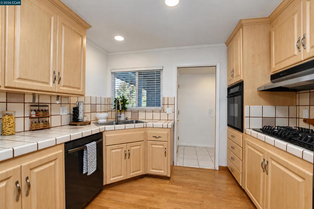 232 Coleen St Property Photo 13