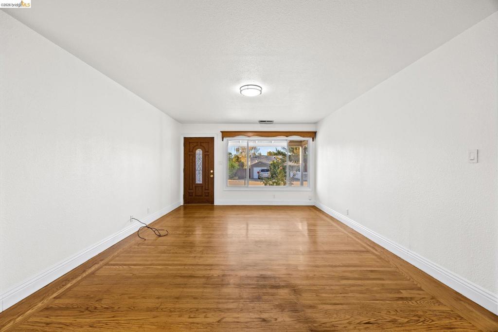 2240 Lessley Ave Property Photo 6