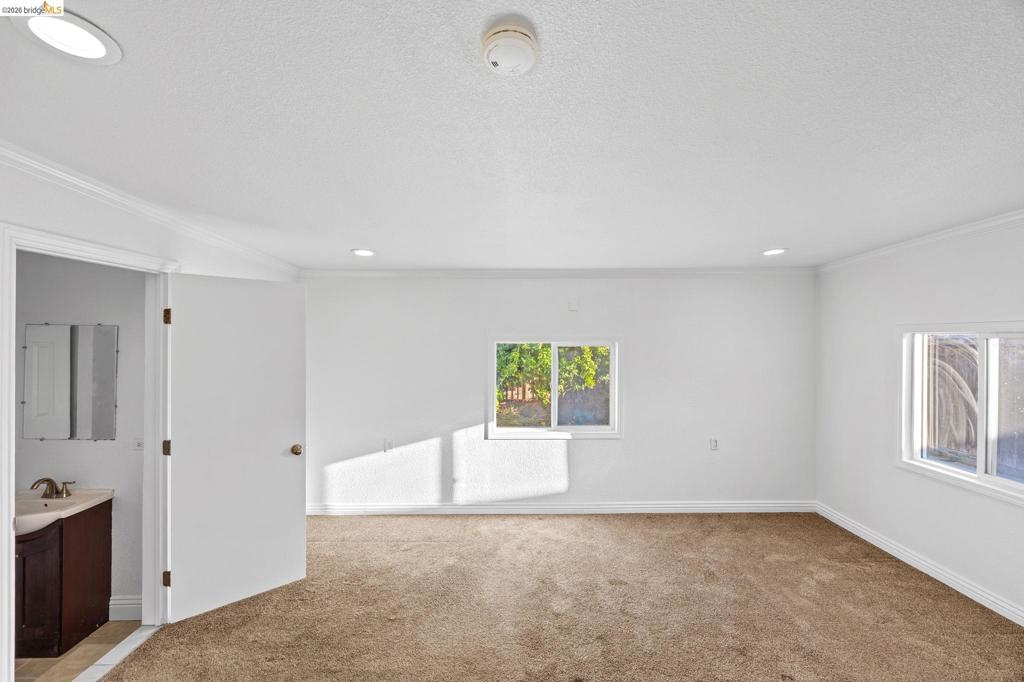 2240 Lessley Ave Property Photo 16