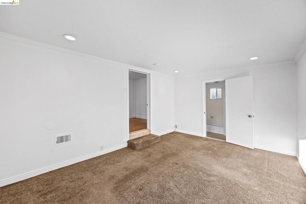 2240 Lessley Ave Property Photo 17