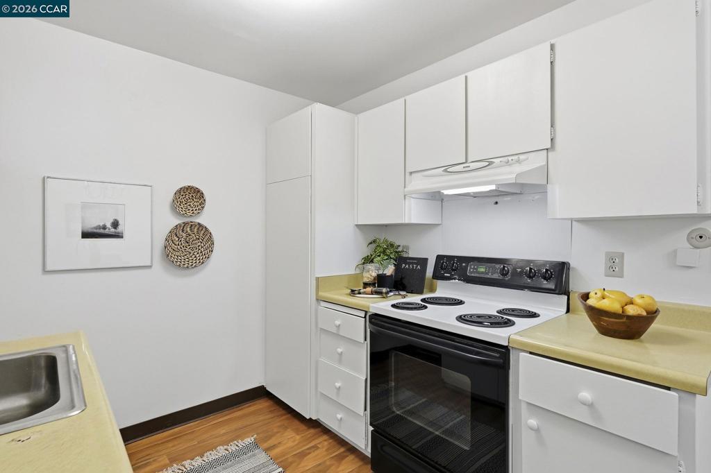 100 Kinross Dr 45 Property Photo 23