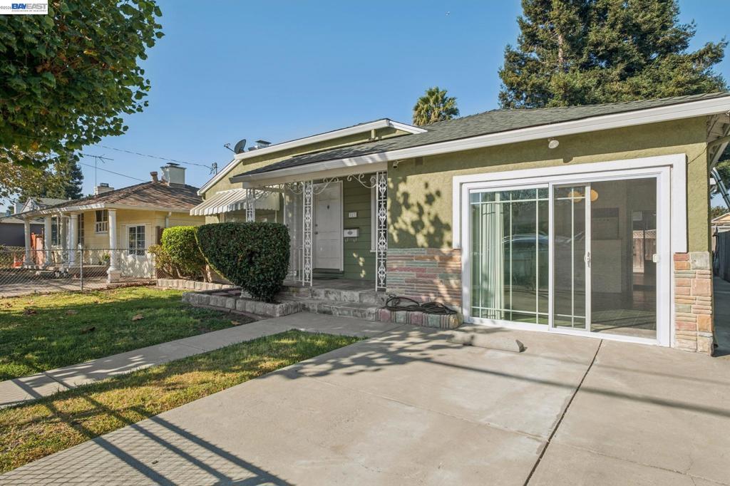 527 Capistrano Property Photo 2