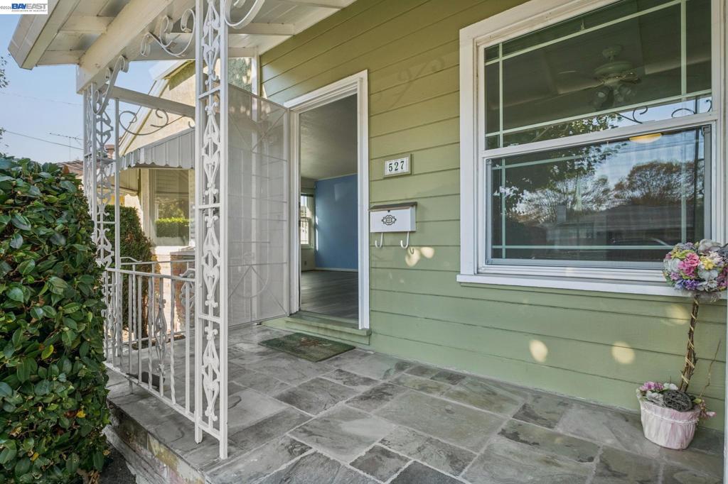 527 Capistrano Property Photo 3