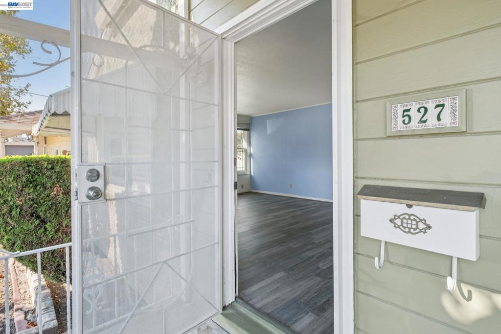527 Capistrano Property Photo 4