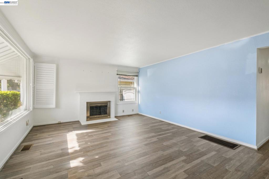527 Capistrano Property Photo 5