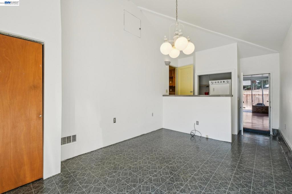 527 Capistrano Property Photo 17