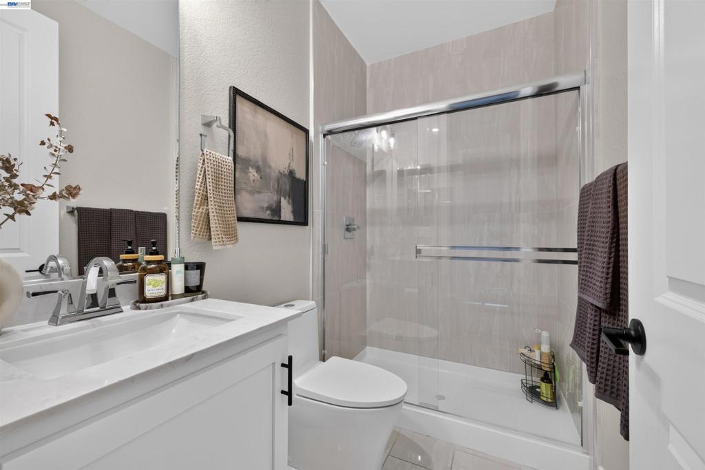 2400 Azure Pl Property Photo 4