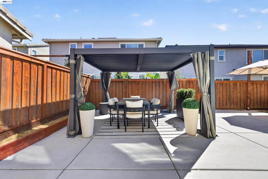 2400 Azure Pl Property Photo 13