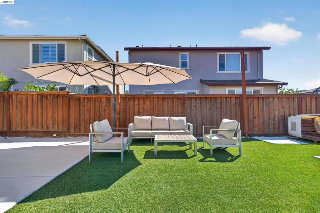2400 Azure Pl Property Photo 15
