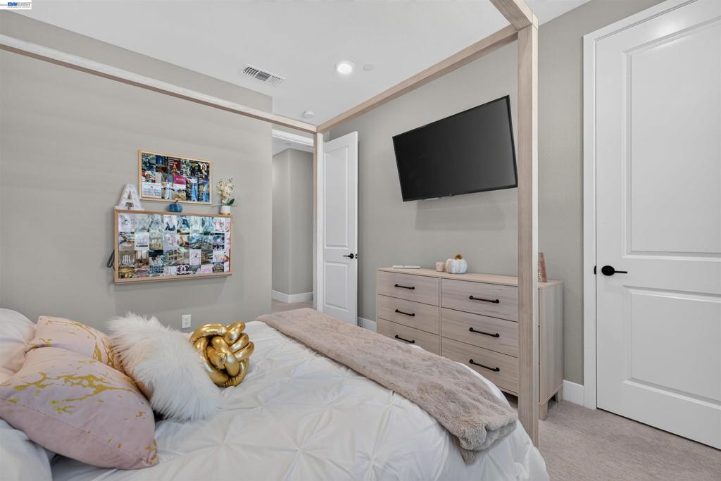 2400 Azure Pl Property Photo 18
