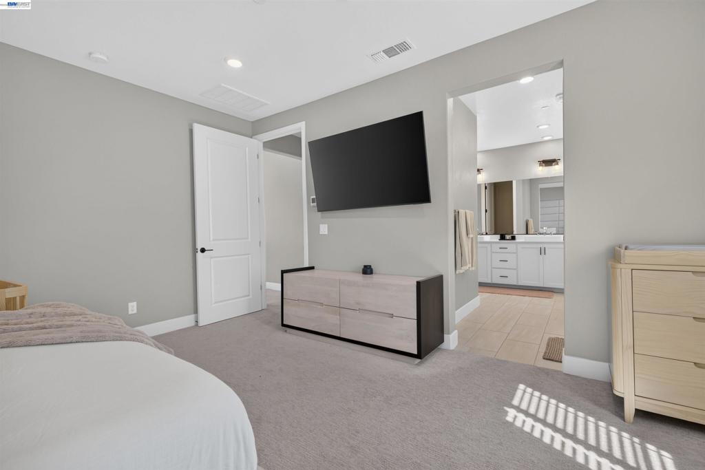 2400 Azure Pl Property Photo 24
