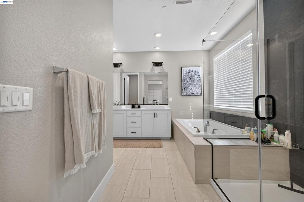 2400 Azure Pl Property Photo 25