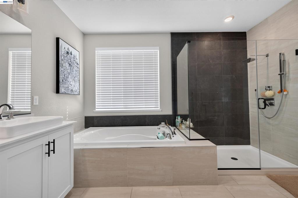 2400 Azure Pl Property Photo 26