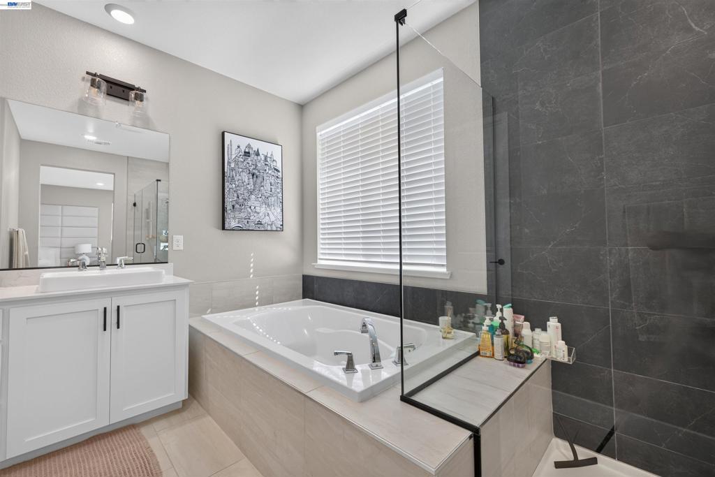 2400 Azure Pl Property Photo 27