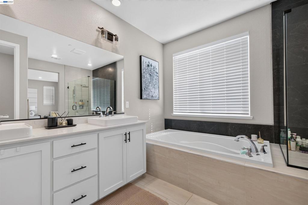 2400 Azure Pl Property Photo 29