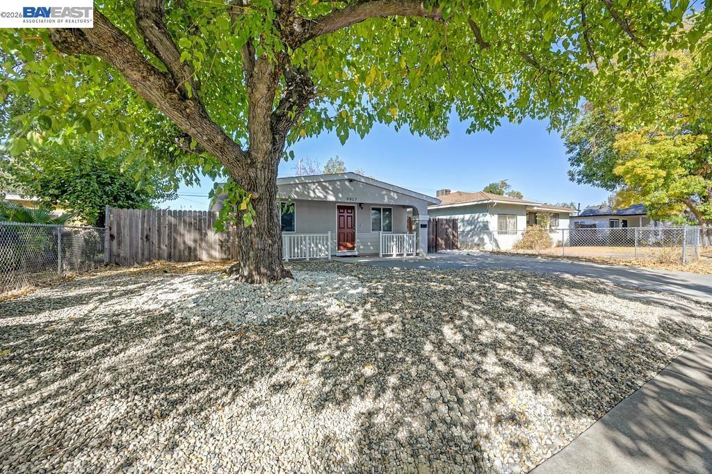 3917 Haywood St Property Photo 4
