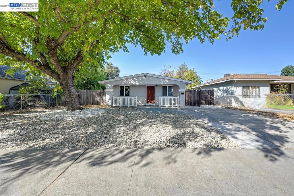 3917 Haywood St Property Photo 6