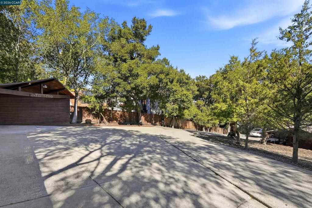 168 Crestview Dr Property Photo 6
