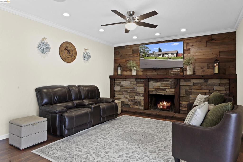 3909 Boatwright Dr Property Photo 21