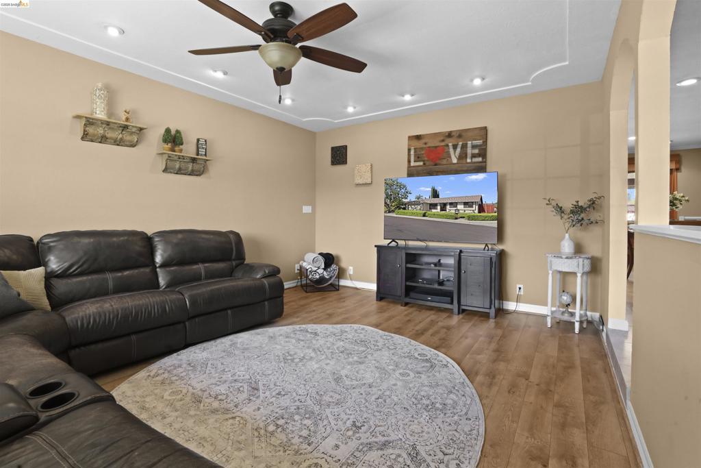 3909 Boatwright Dr Property Photo 27
