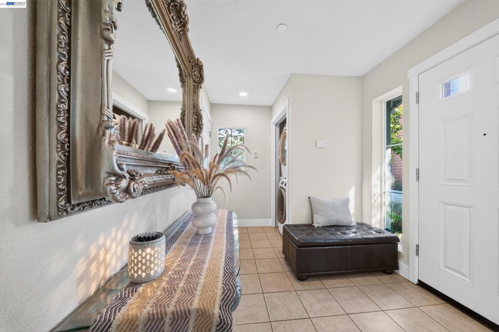 908 Arietta Dr Property Photo 2