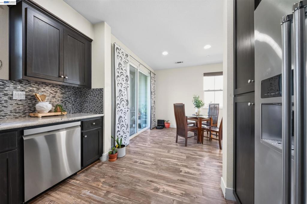 908 Arietta Dr Property Photo 8