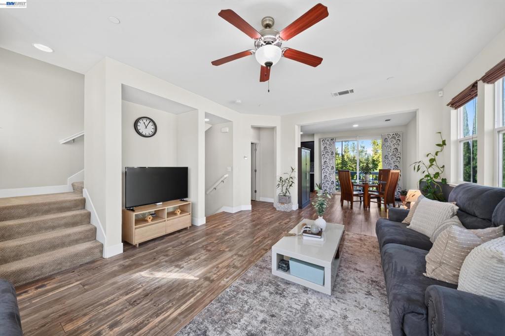 908 Arietta Dr Property Photo 24