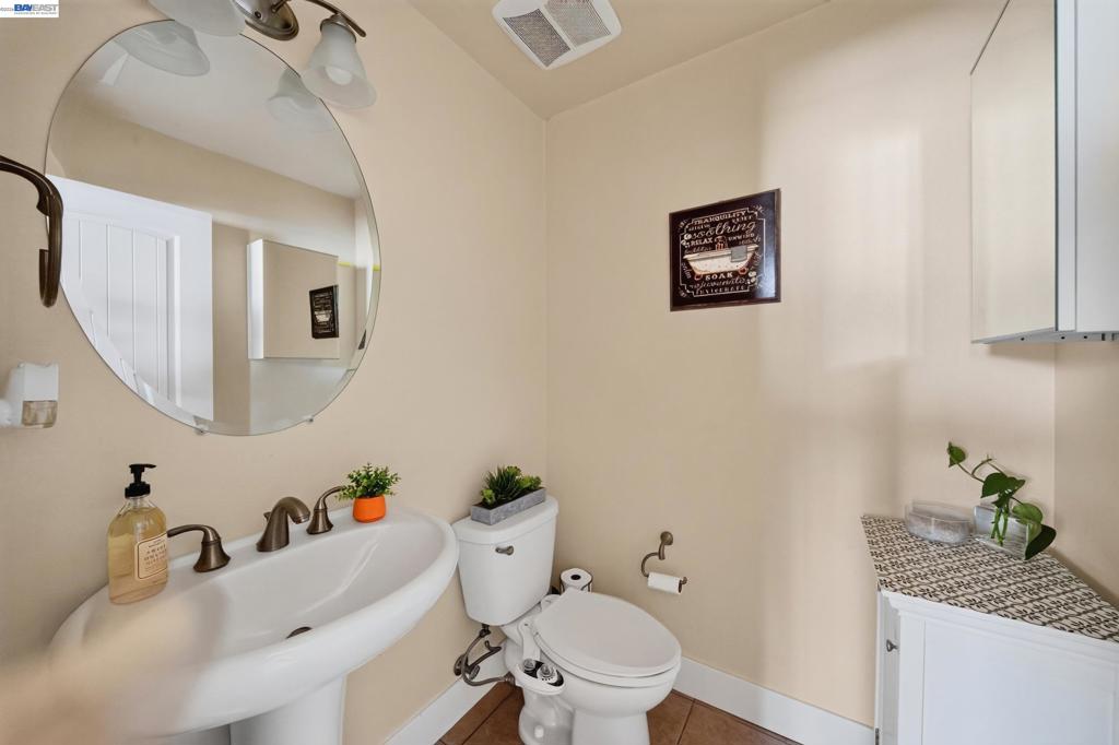 908 Arietta Dr Property Photo 27