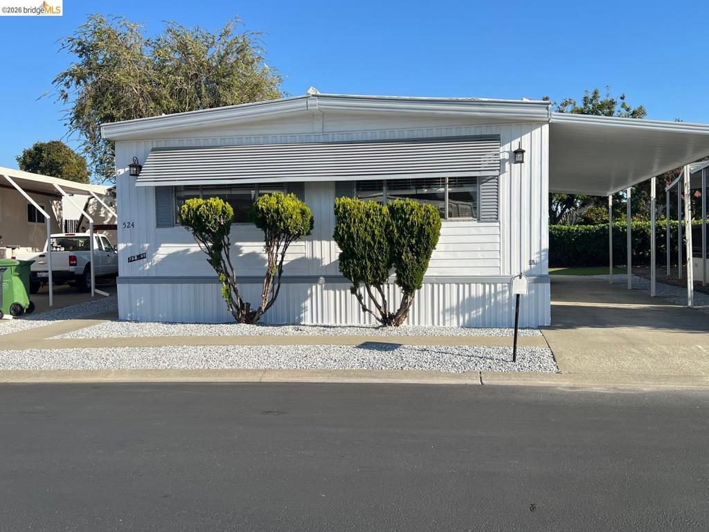 1150 W Winton Ave Property Photo 1