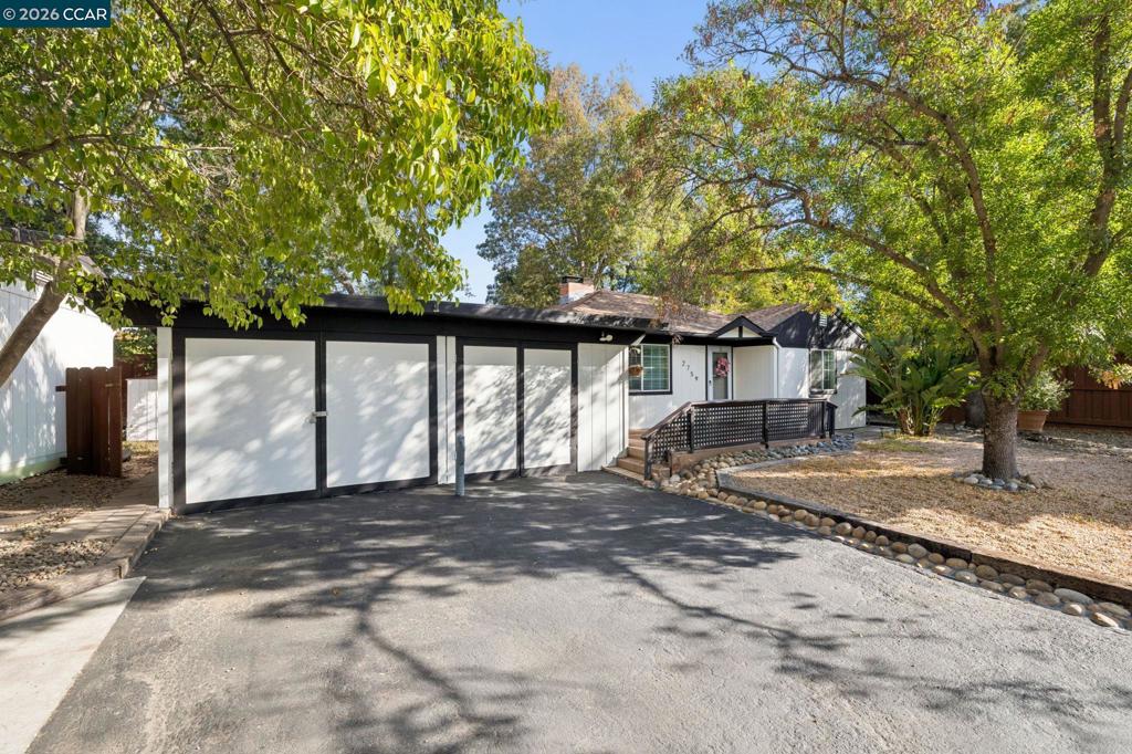 2759 Warner Ln Property Photo 1