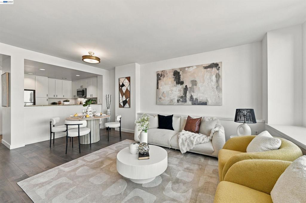 260 King Street 909 Property Photo 7