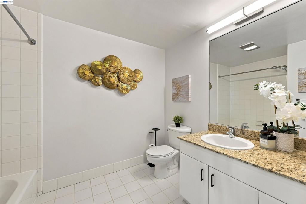 260 King Street 909 Property Photo 21