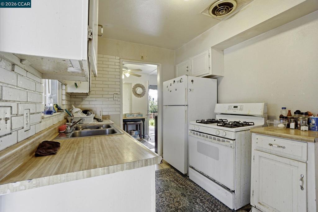 1990 Sunshine Dr Property Photo 18