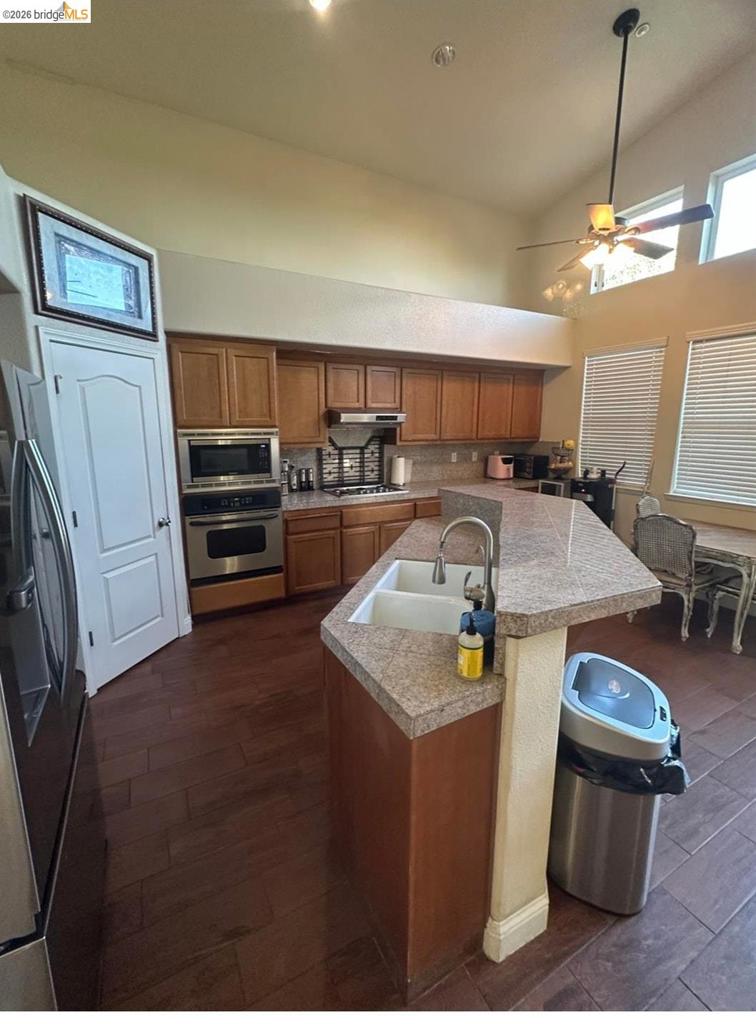 2396 Berkshire Ln Property Photo 6