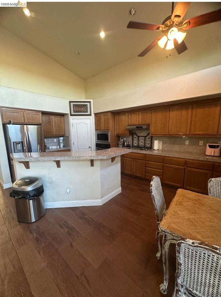 2396 Berkshire Ln Property Photo 7