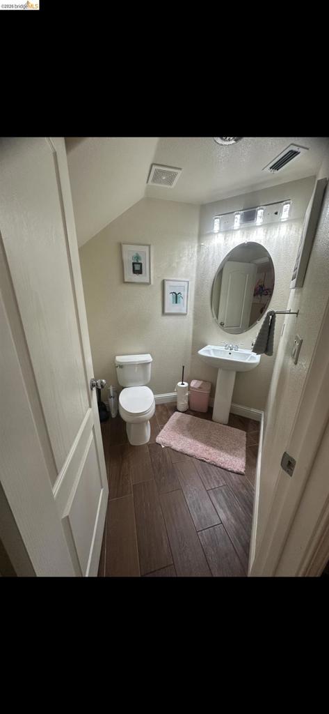 2396 Berkshire Ln Property Photo 10