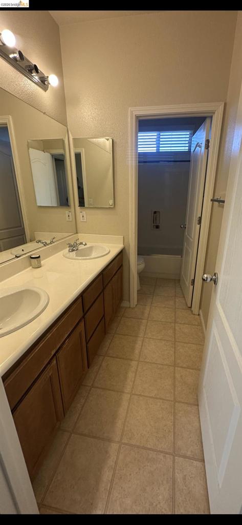 2396 Berkshire Ln Property Photo 23