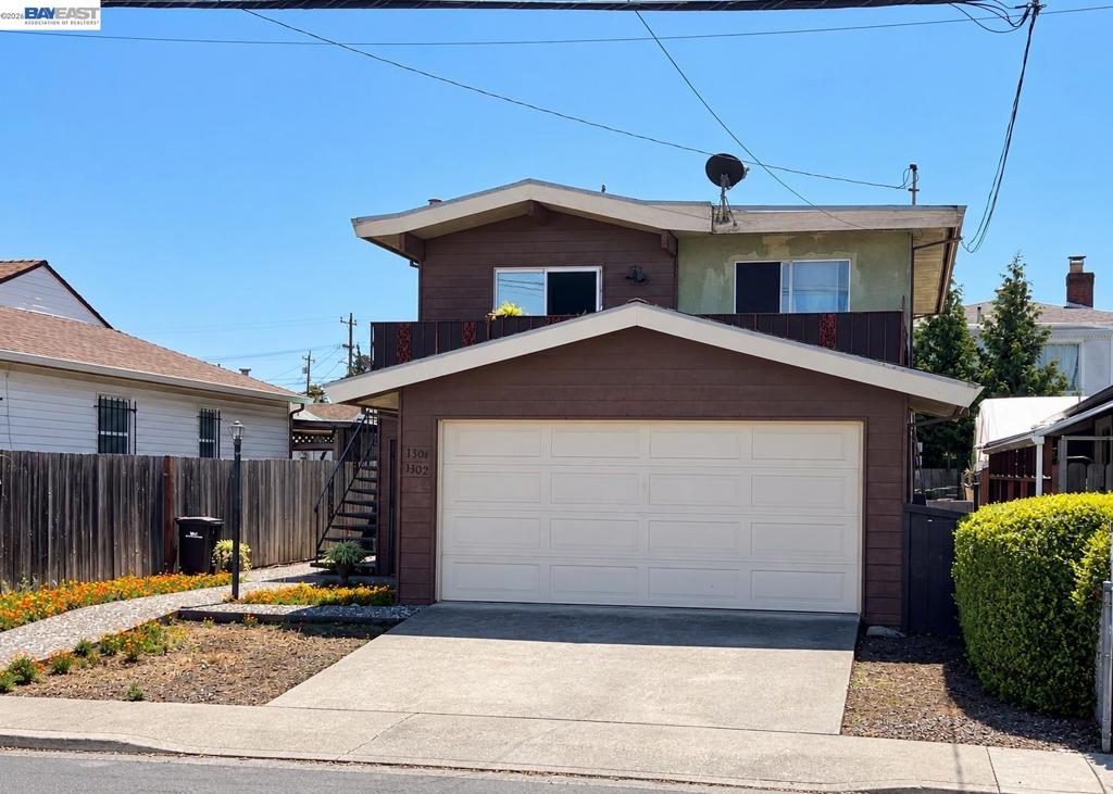 1302 103rd Ave Property Photo 1