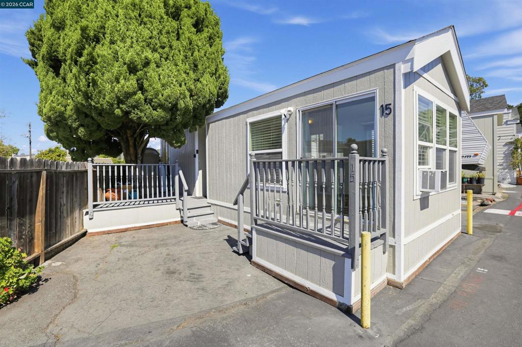 1468 Grand Avenue Property Photo 3