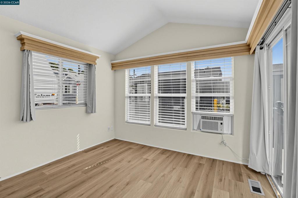 1468 Grand Avenue Property Photo 5