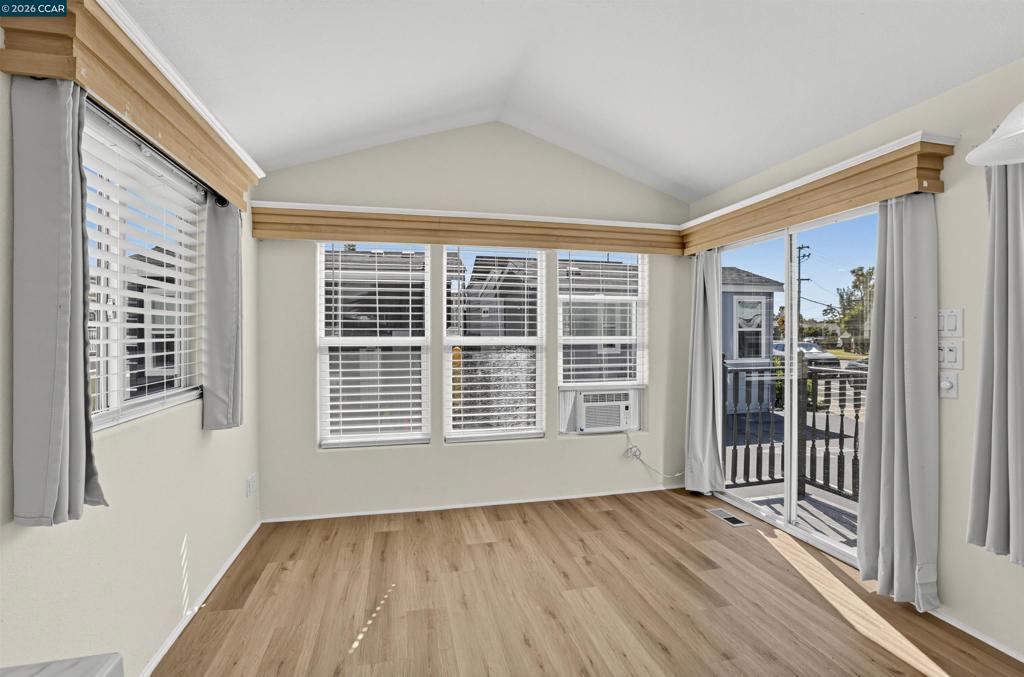 1468 Grand Avenue Property Photo 6