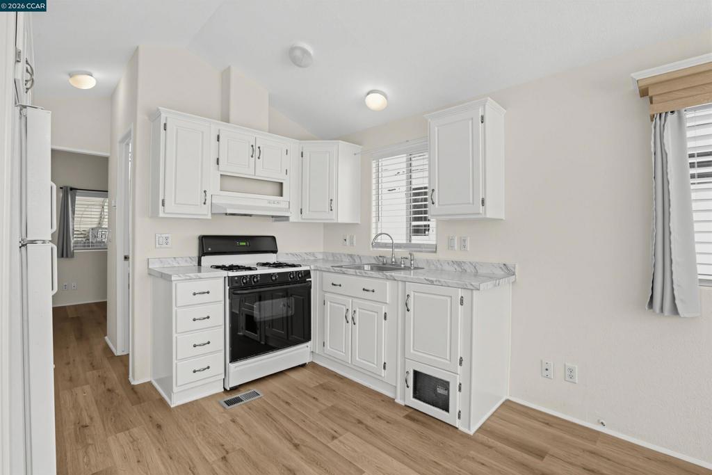 1468 Grand Avenue Property Photo 8