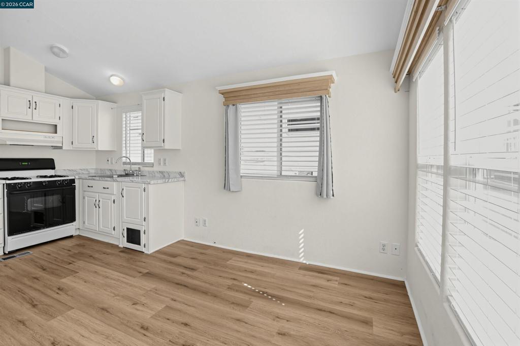 1468 Grand Avenue Property Photo 11