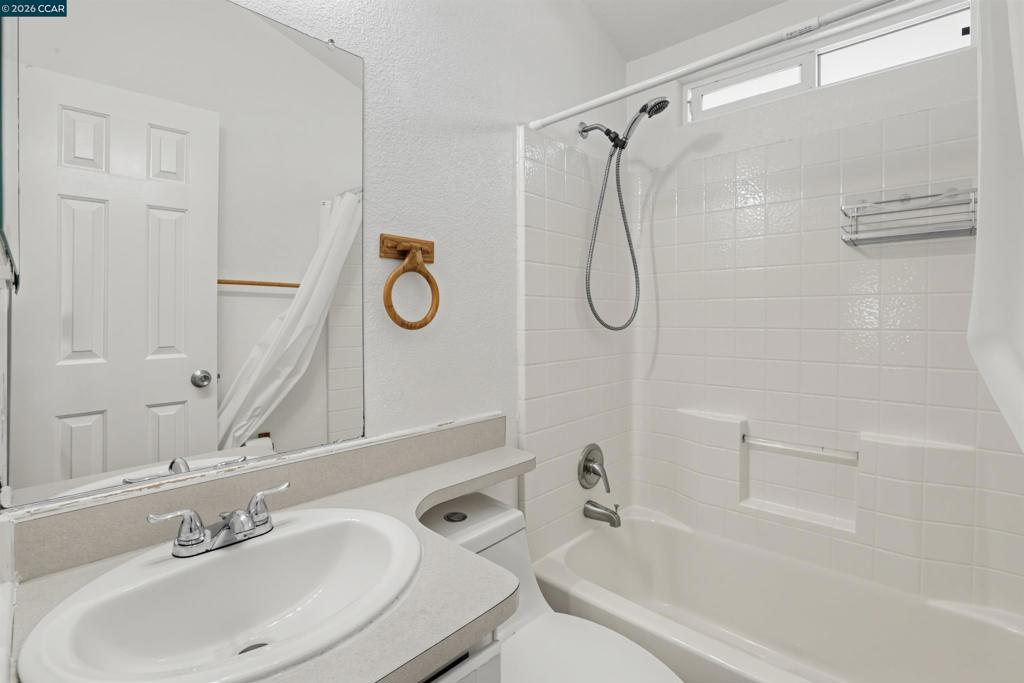 1468 Grand Avenue Property Photo 12