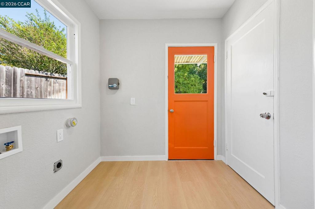 2338 Mono Ave Property Photo 8