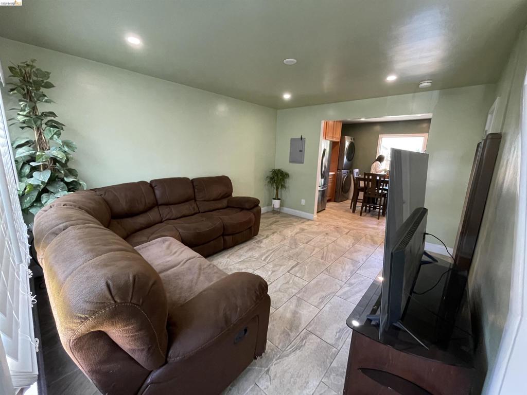 18 W Chanslor Ct Property Photo 1