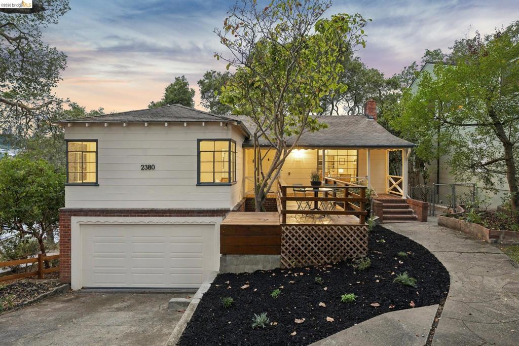 2380 Leimert Blvd Property Photo 1