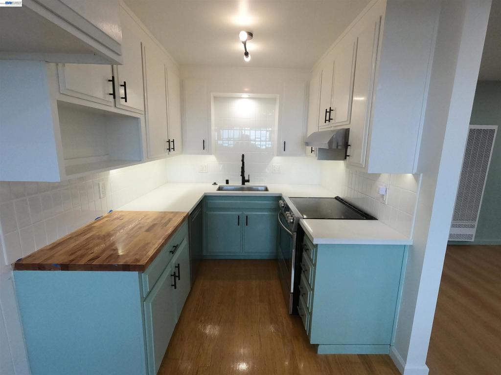 1124 Hollywood Ave Property Photo 1