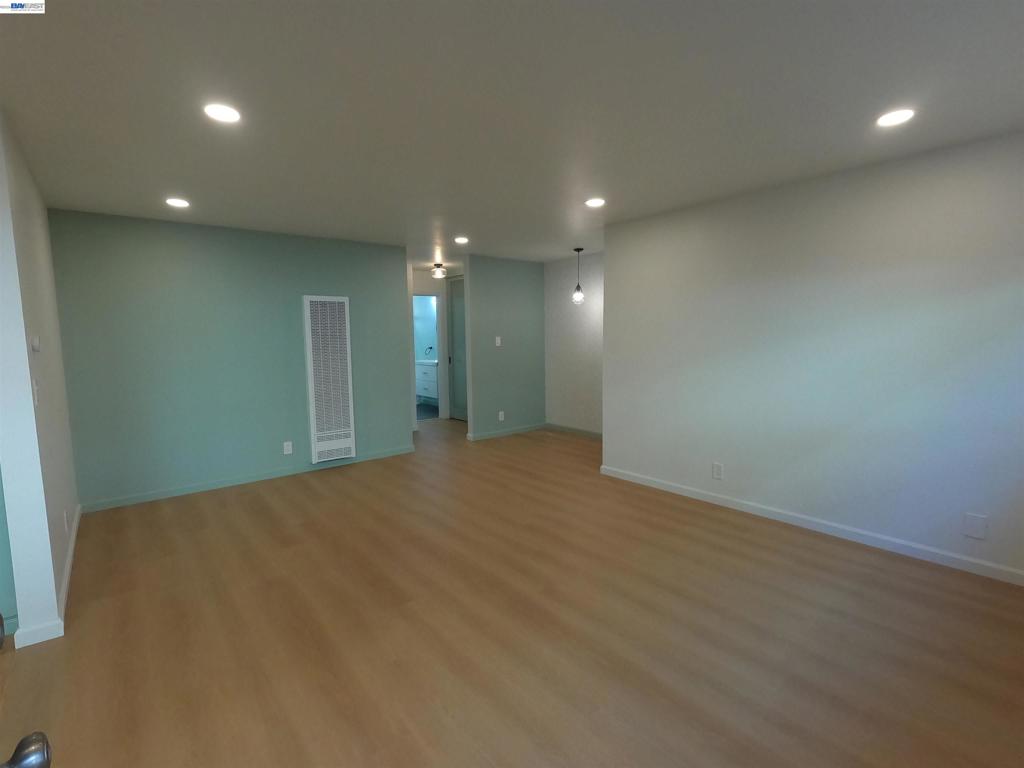 1124 Hollywood Ave Property Photo 4